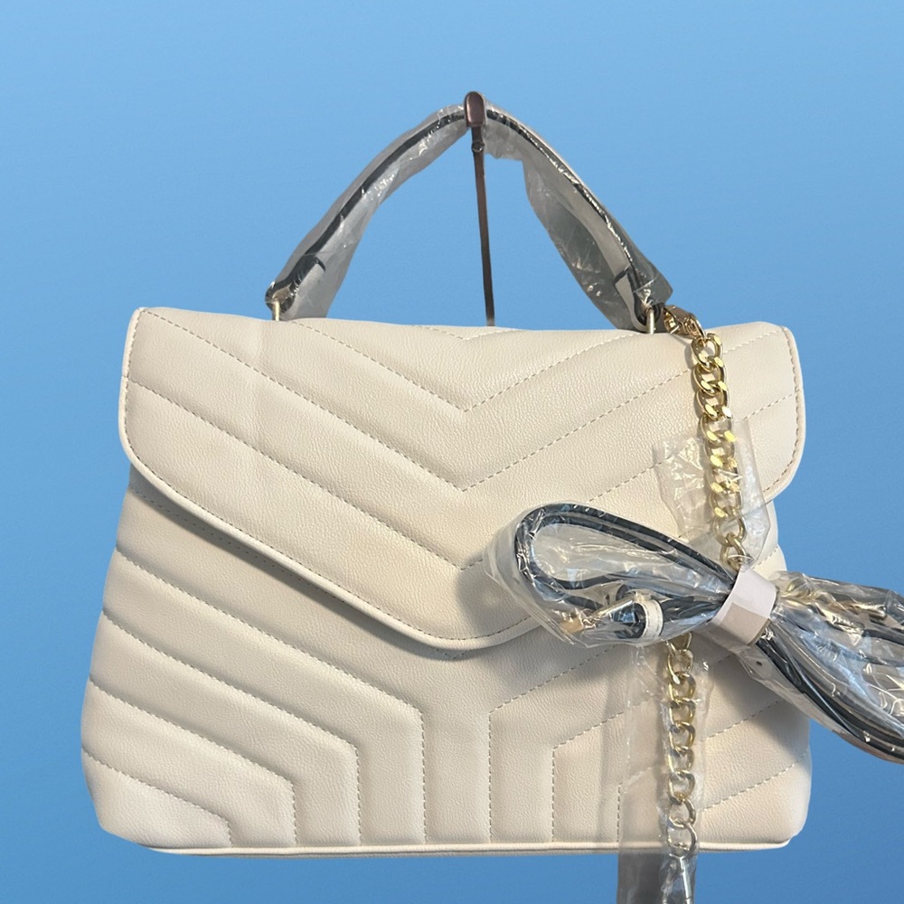 Vegan leather Quilted stuffed with earrings handbag 😊